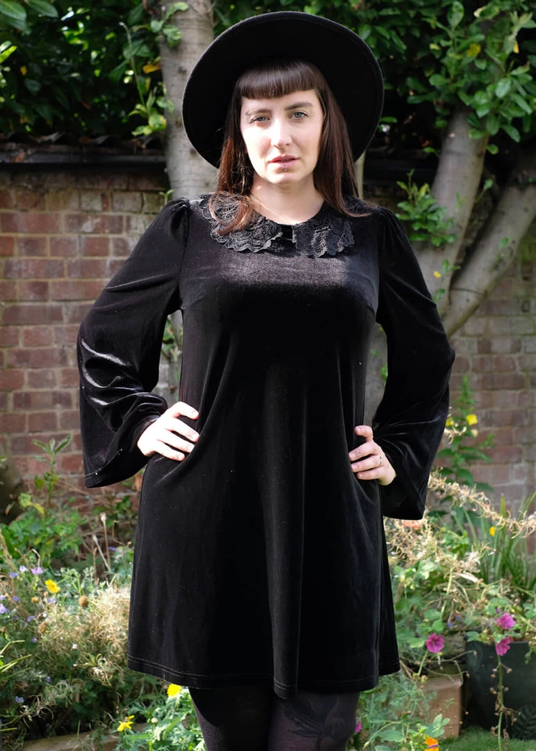 New In Bright & Beautiful Emberson Velvet 60's Dress Black