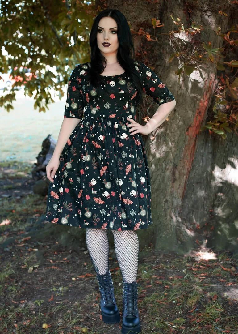 New In Collectif Amber-Lea Witches Garden 50's Swing Dress Black