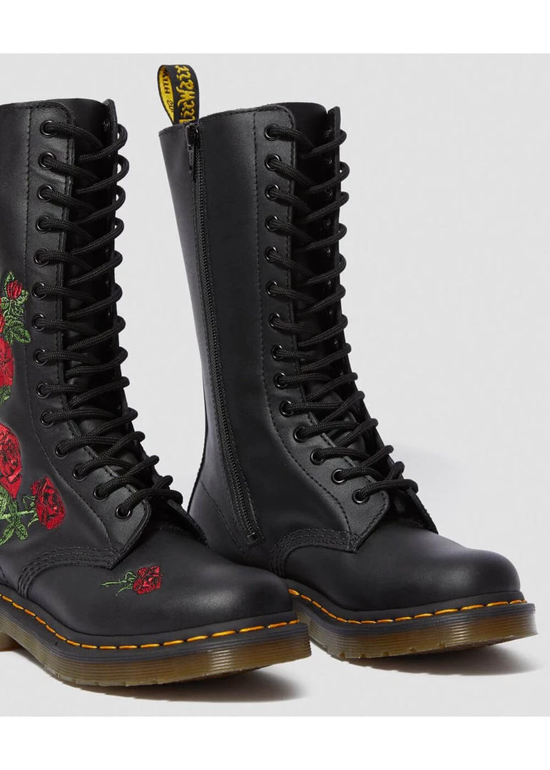 Dr. Martens Vonda Boots Black