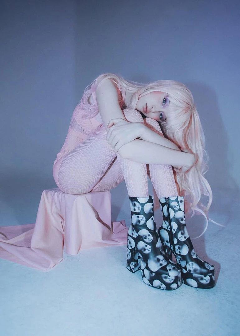 New In Koi Footwear Dead Silence Doll Heads 80's Platform Boots Black