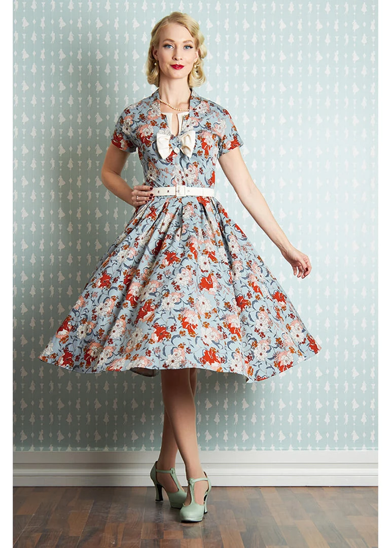 New In Miss Candyfloss Alessandra Regina Floral 50's Swing Dress Sky Blauw
