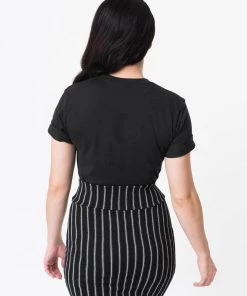 Unique Vintage All I Want For Christmas Is Halloween Girly T-Shirt Black New In